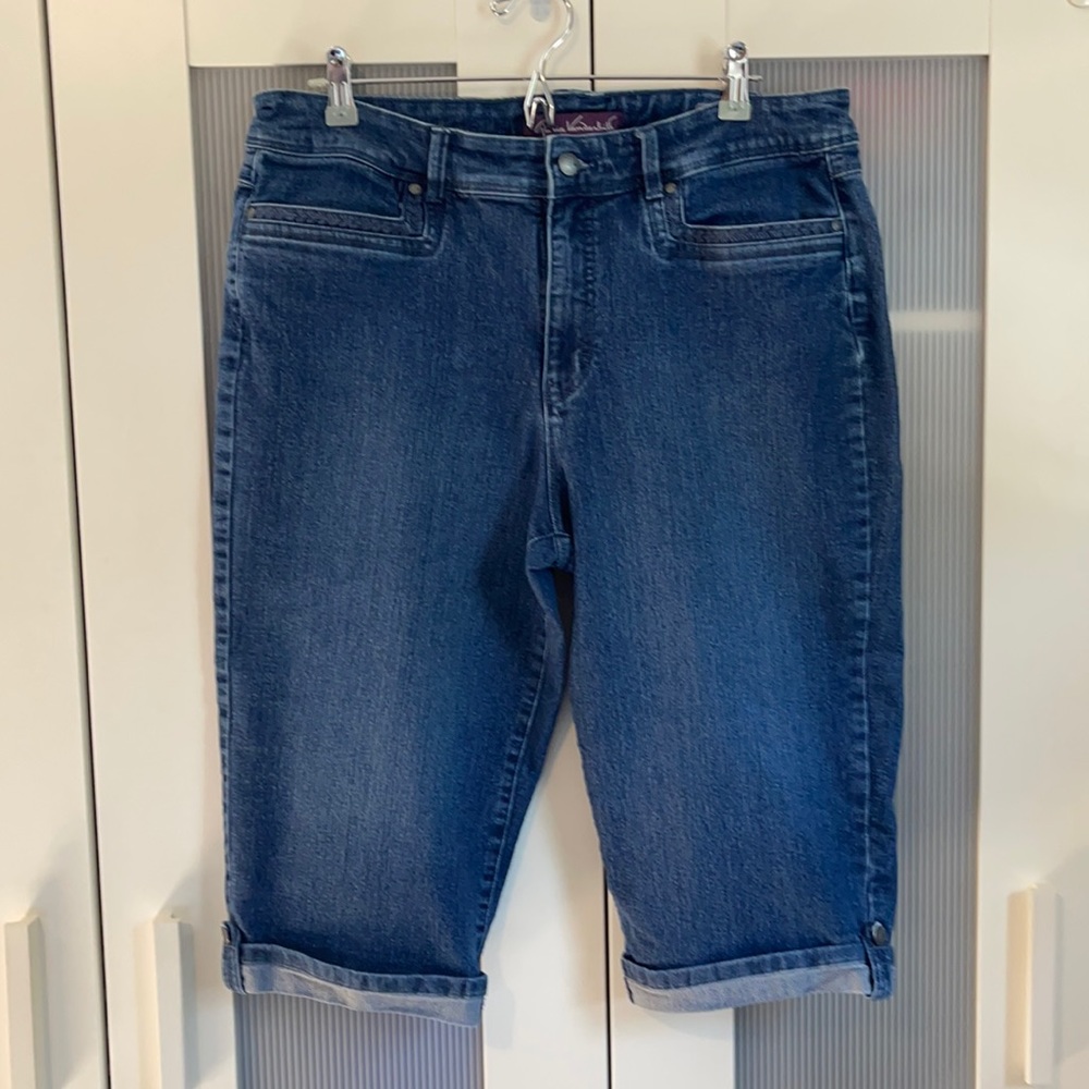 4 Pocket Capris Denim Zip Up Jeans size 16